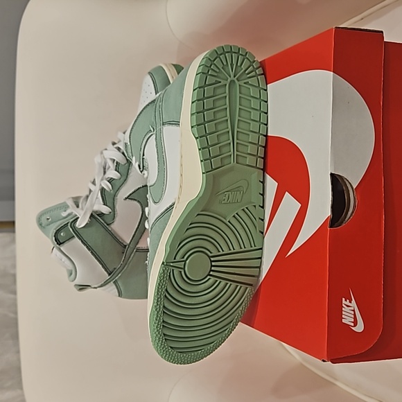 Nike Dunk High 1985 Enamel - Picture 3 of 4